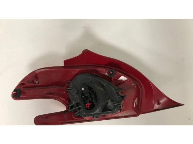 Задний фонарь правый 9672628380    Peugeot 208   2012-2019 года