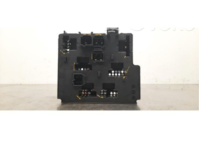 Pojistková skříňka 32322427 Volvo V60 2021