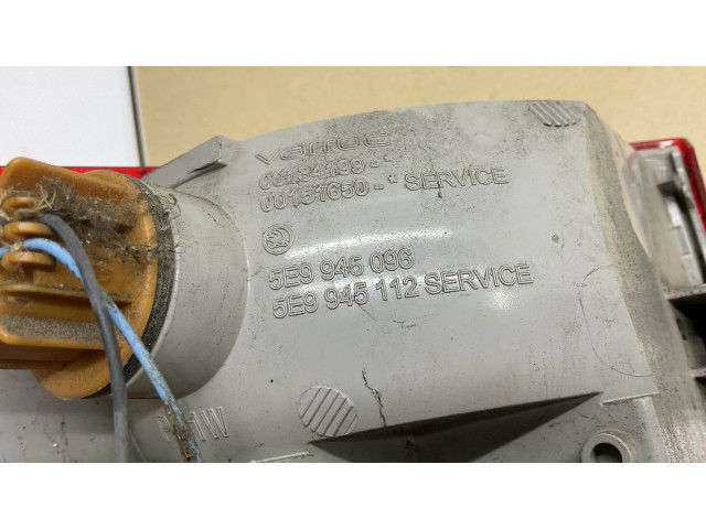 Задний фонарь правый 5E9945096    Skoda Octavia Mk3 (5E)   2013-2019 года