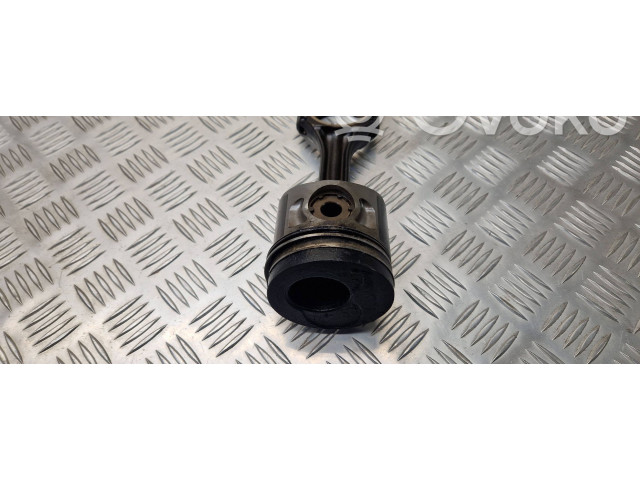 Поршень с шатуном Volkswagen PASSAT B4