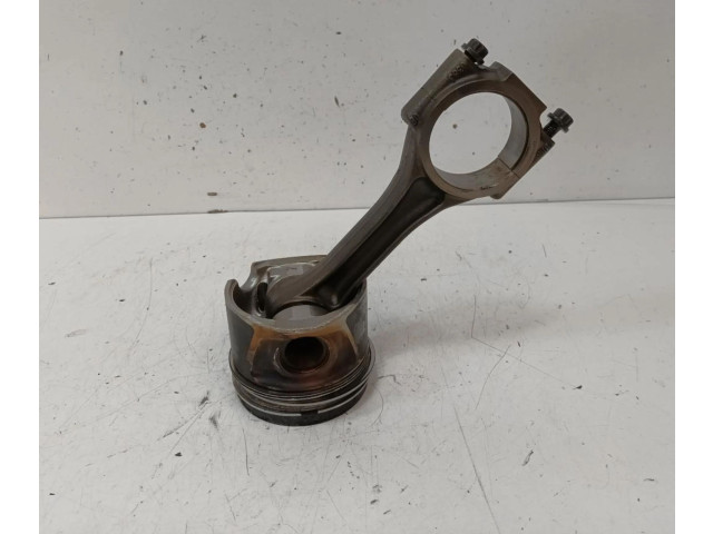  Поршень с шатуном    Volkswagen PASSAT  