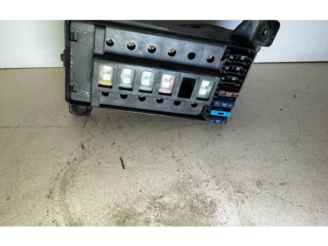 Блок предохранителей YOE10095, 071827121391 Rover 200 XV