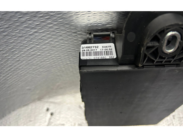 Блок предохранителей  31682732   Volvo XC90    