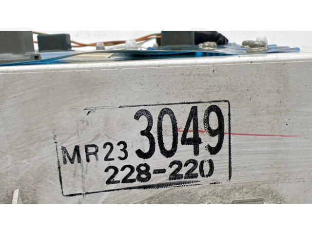 Přístrojová deska Mitsubishi Lancer 1997 MR233049, 228220