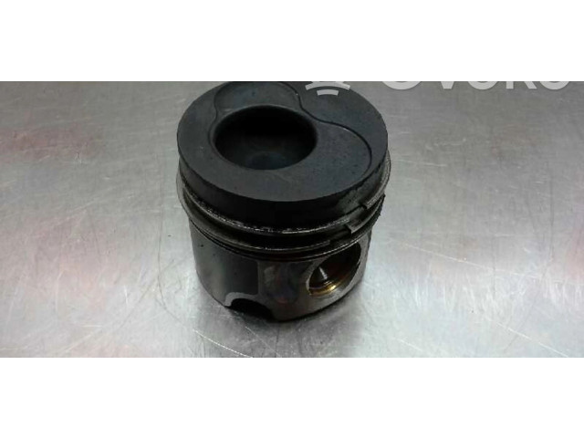 Píst Volkswagen Passat Alltrack AWX