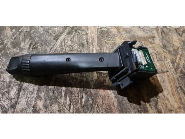 Ручка стеклоочистителей 30768100   Volvo V70