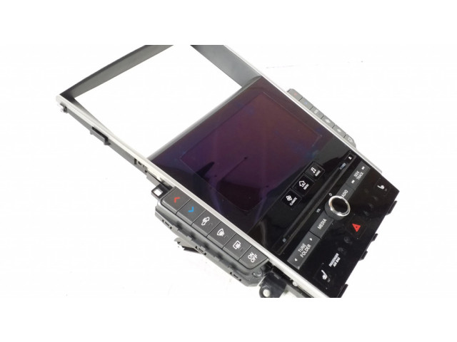 Радио/ проигрыватель CD/DVD / навигация