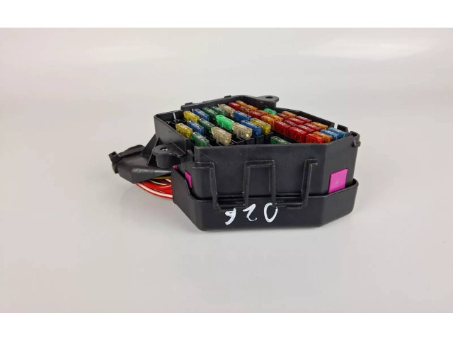 Блок предохранителей  8D1941824   Audi A6 S6 C5 4B    