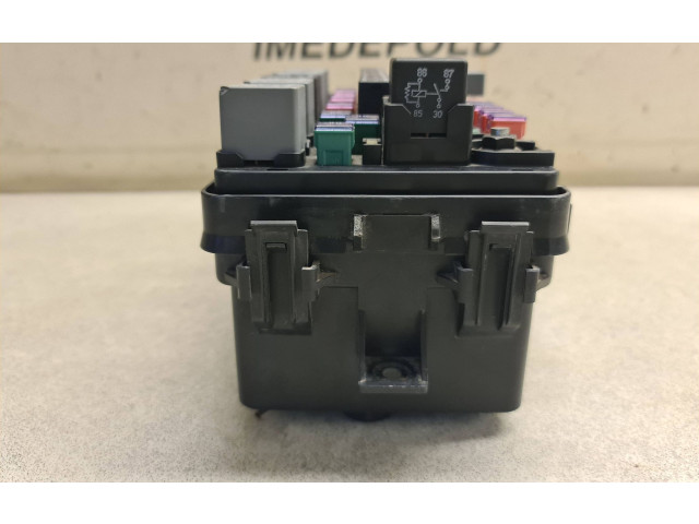 Блок предохранителей 8231009120, 06C28N SsangYong Kyron