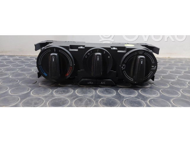 Блок управления климат-контролем Skoda Fabia Mk3 (NJ)