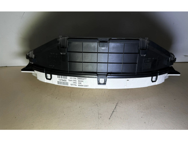 Панель приборов 30682277, 8602885   Volvo V70       