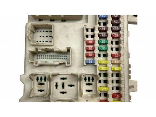 Блок предохранителей 66730C, 05004846 Mazda 3 I