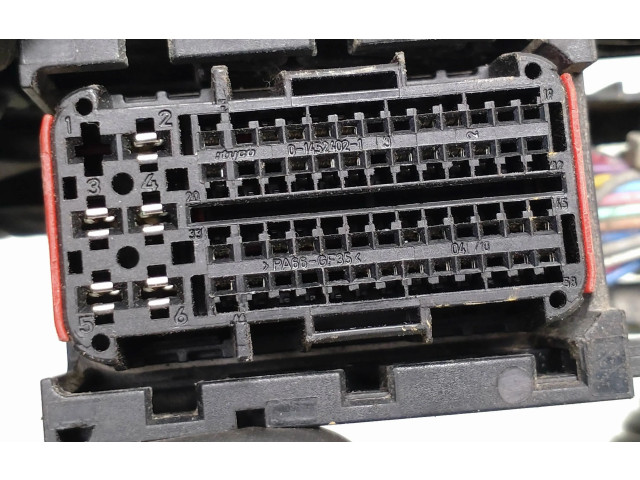 Блок предохранителей Pr06102000, 0281003053 Mitsubishi ASX