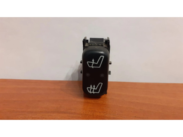 Кнопка крюка в багажнике