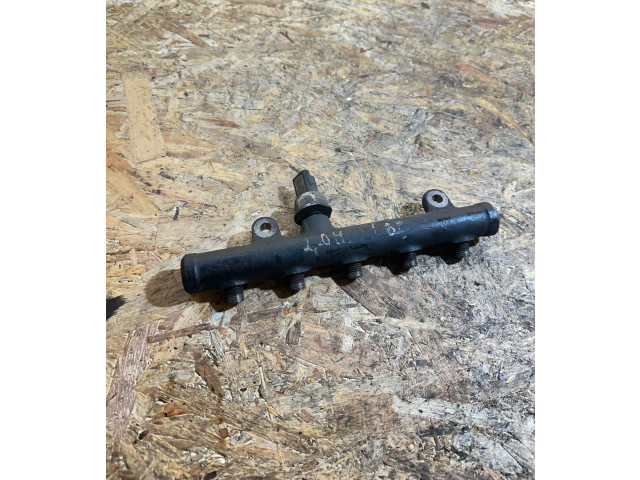 Топливная рампа 9654726280 Volvo S40