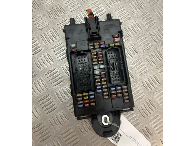 Блок предохранителей 32142591 Volvo XC90