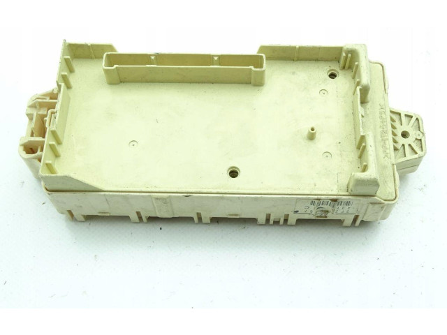 Pojistková skříňka 3F27-0367 Mitsubishi Pajero 2004