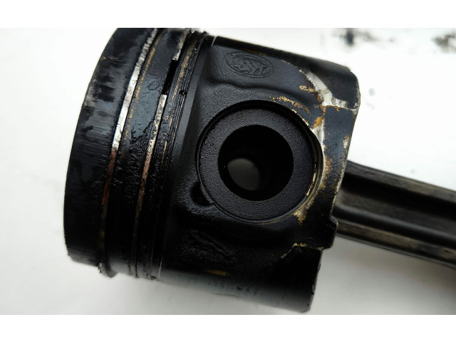  Поршень с шатуном 204DTD   Jaguar XE  