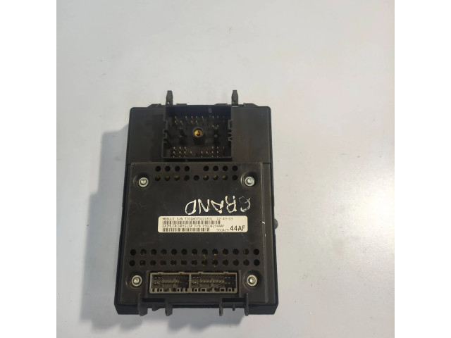 Блок предохранителей 04831433AA   Jeep Grand Cherokee (WJ)    