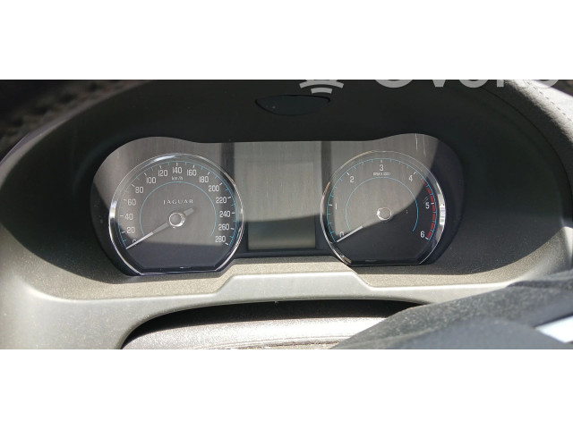 Панель приборов Jaguar XF X250