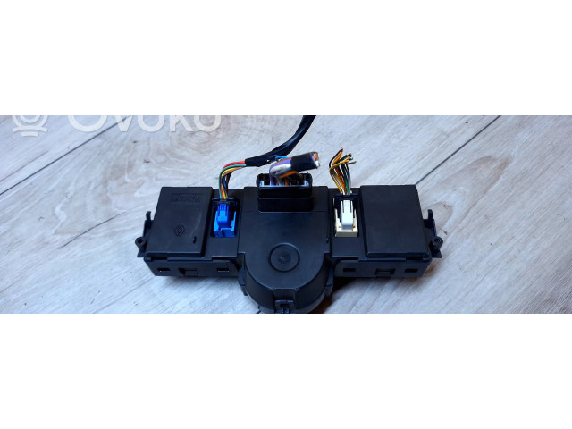 Блок управления климат-контролем 8200501461   Renault Megane II