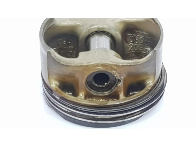 Píst 11257613626 BMW X6 E71 pro benzínový motor 4.4