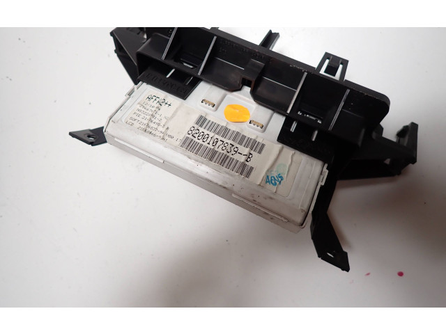 Дисплей    8200107839-B   Renault Megane II