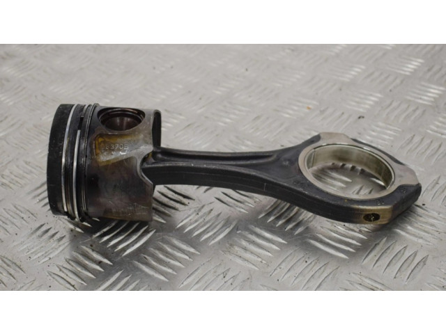 Píst A6420304120 Mercedes-Benz ML W166 pro naftový motor 3.0 OM 642.826