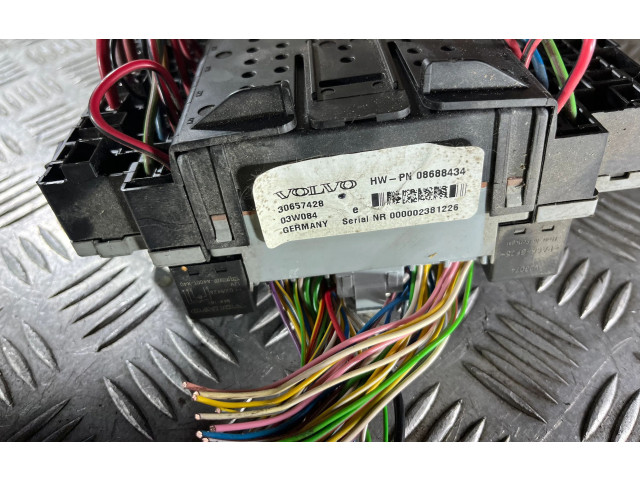 Блок предохранителей 30657428, 30657428   Volvo XC90    