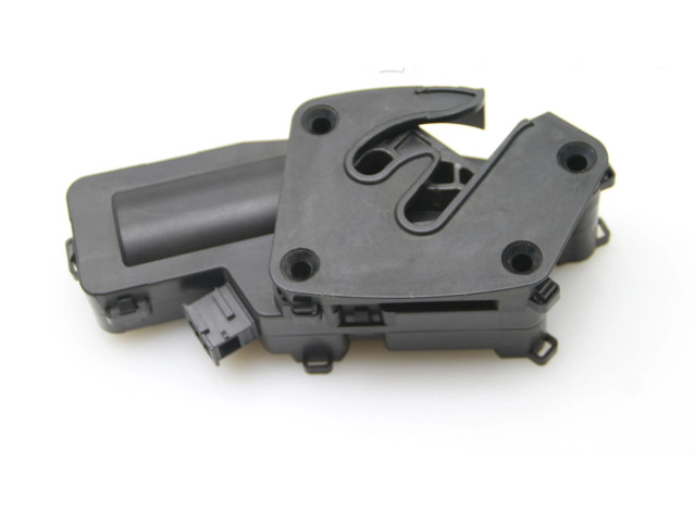 Замок багажника 3T0827300B Skoda Superb B6 (3T) 2008 - 2015 года