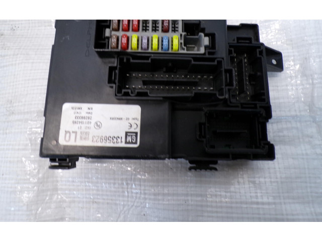 Блок предохранителей 13356923 Opel Meriva B