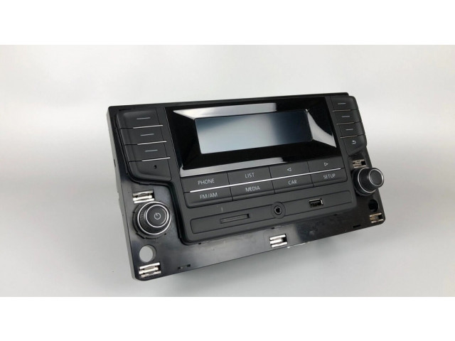 Радио/ проигрыватель CD/DVD / навигация