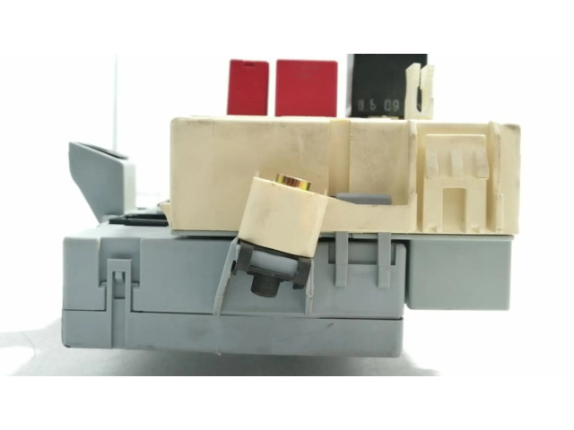 Блок предохранителей 60681000 Alfa Romeo 166