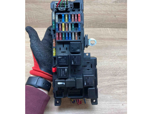 Блок предохранителей 8678449   Volvo XC90    