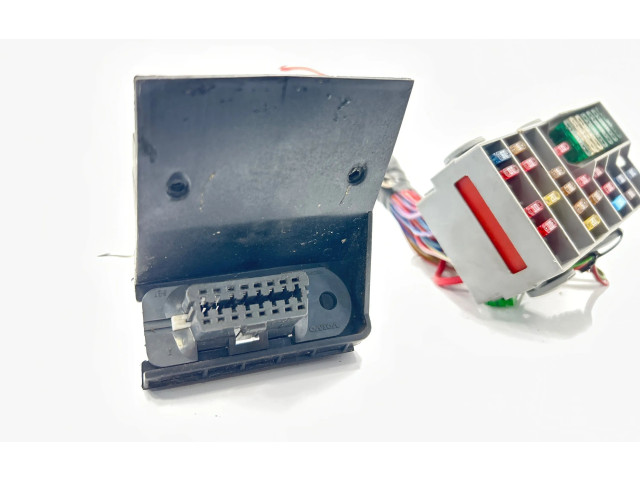 Блок предохранителей  8637669   Volvo XC90    