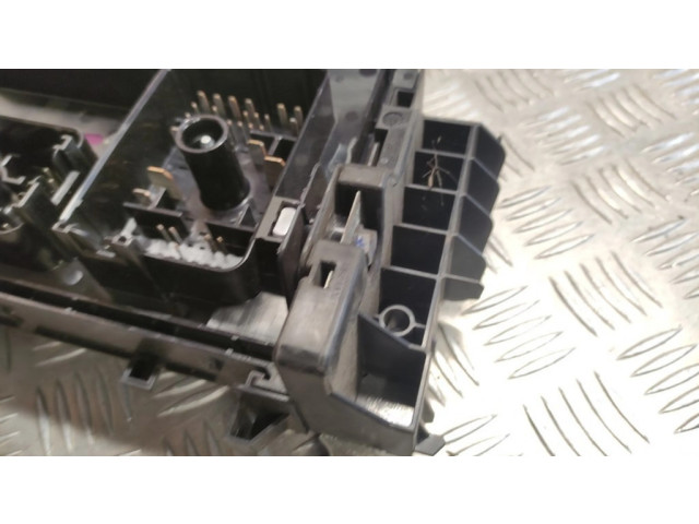 Pojistková skříňka 39040853 Opel Astra 2017