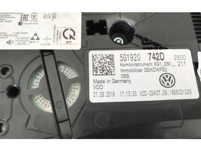 Панель приборов 5G1920742D   Volkswagen Golf VII       