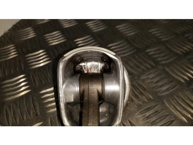  Поршень с шатуном  W081, 76L92  Seat Ibiza IV (6J,6P) для бензинового двигателя 1.4