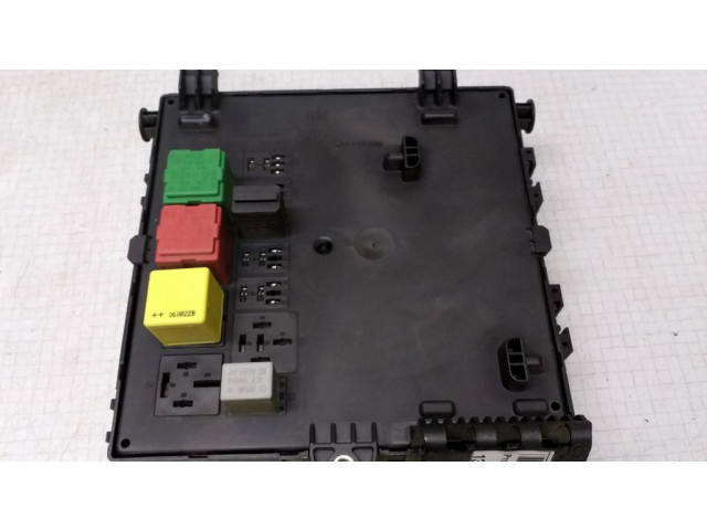 Pojistková skříňka 13205777, 12GX74 Opel Vectra C 2006