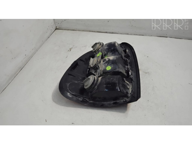 Задний фонарь правый 4576362 Dodge Caravan