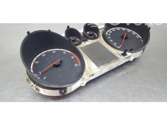 Панель приборов 769325020U, 40.000KM   Opel Meriva B       