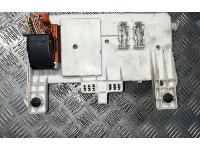 Блок предохранителей DQT159003, SAE194503   Volvo V50       