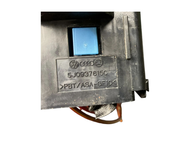 Блок предохранителей  5J0937615C   Skoda Rapid (NH)    