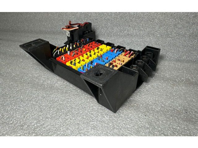   Pojistková skříňka 4D0941824   Audi A8 S8 D2 4D 2000