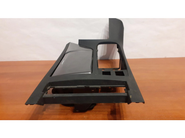 Другая центральная деталь консоли (туннеля)