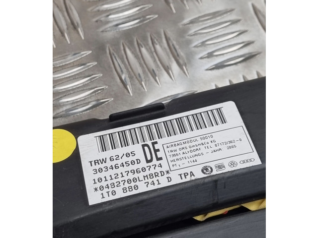 Руль Volkswagen Touran I  2003 - 2010 года 1T0880741D      