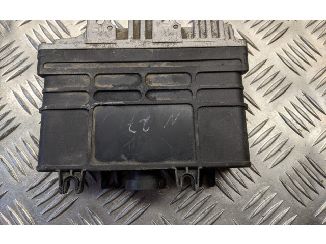 Блок управления двигателя 032906026E, 0261203304 Volkswagen Golf III