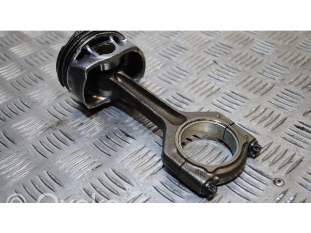 Píst 764595801 BMW 5 GT F07 pro benzínový motor 3.0