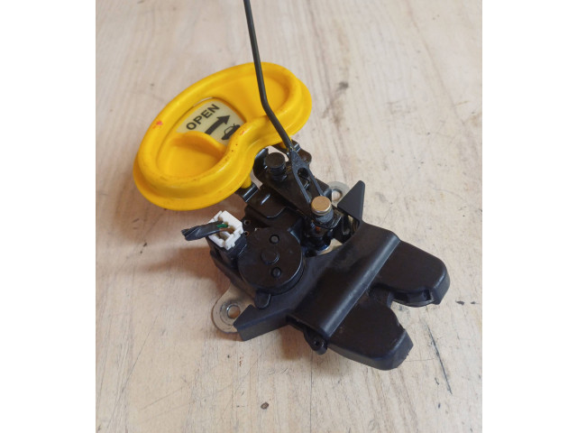 Zámek zadních dveří KIA Magentis 2006