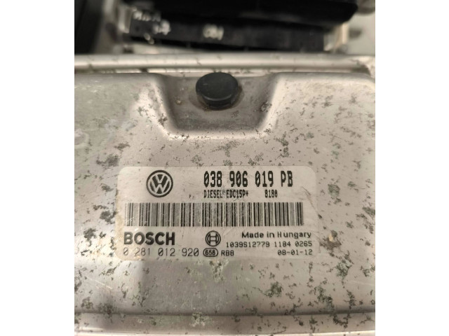 Блок управления двигателя 038906019PB, 1039S12779 Skoda Octavia Mk1 (1U)